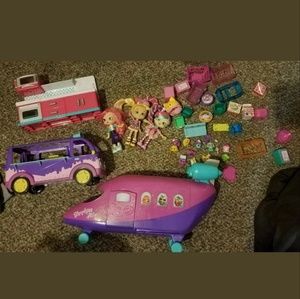 New Shopkins lot tons of items inside.